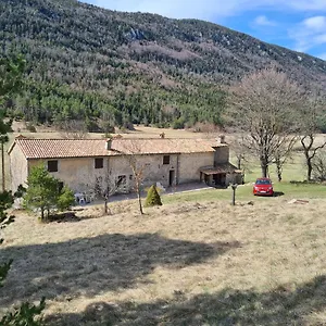 Hébergement de vacances La Grande Maison Dans La Prairie, Caille